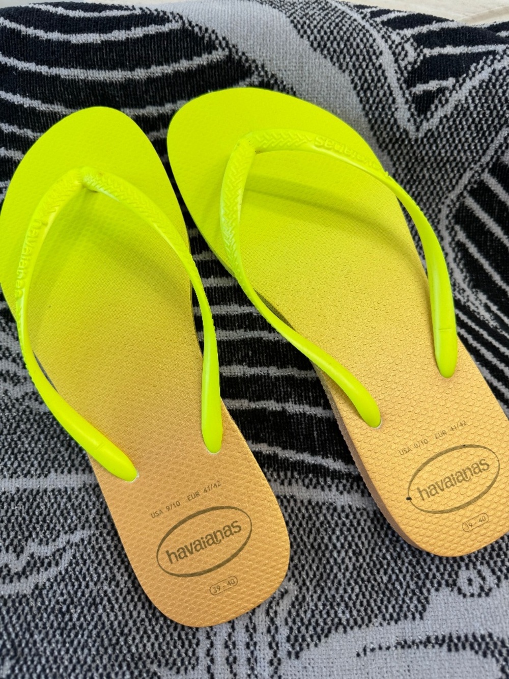 Havaianas Gradient sandals in fluorescent yellow